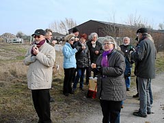 Boßeltour in den Fuhren (März 2012): ein Schluck zur Stärkung ...