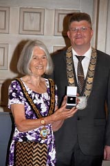 Empfang im Rathaus <i>(von links)</i>: <br /> Mayor (Brgermeisterin)  von Taunton Deane Vivienne Stock-Williams und Brgermeister von Knigslutter Alexander Hoppe<p style='text-align:right; font-style:italic;'>Foto: K. Schunke</p>